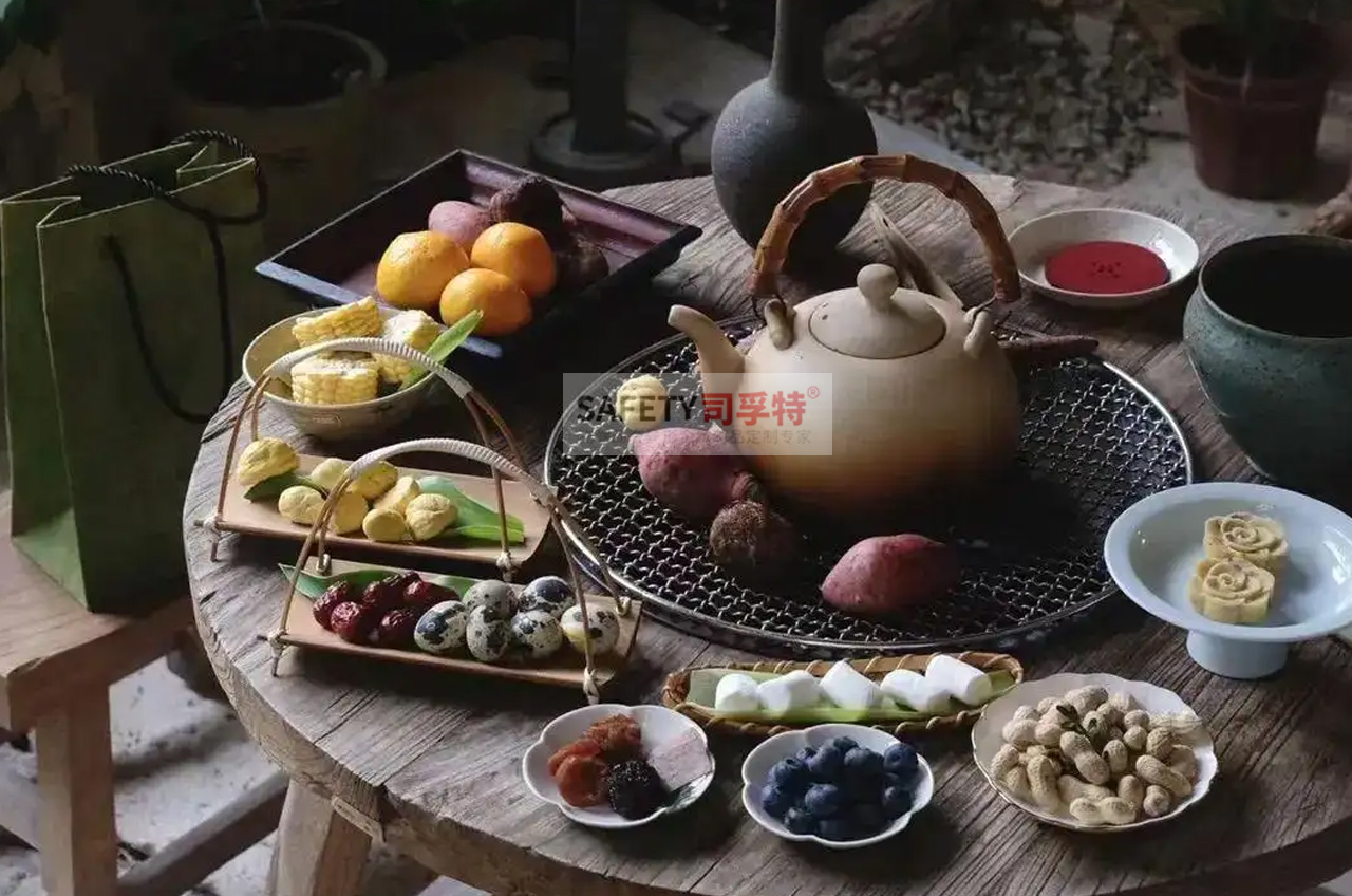 “圍爐煮茶”為什么火?年輕人追捧是有原因的-司孚特圍爐茶桌(圖4) “圍爐煮茶”為什么火?年輕人追捧是有原因的-司孚特圍爐茶桌(圖4)