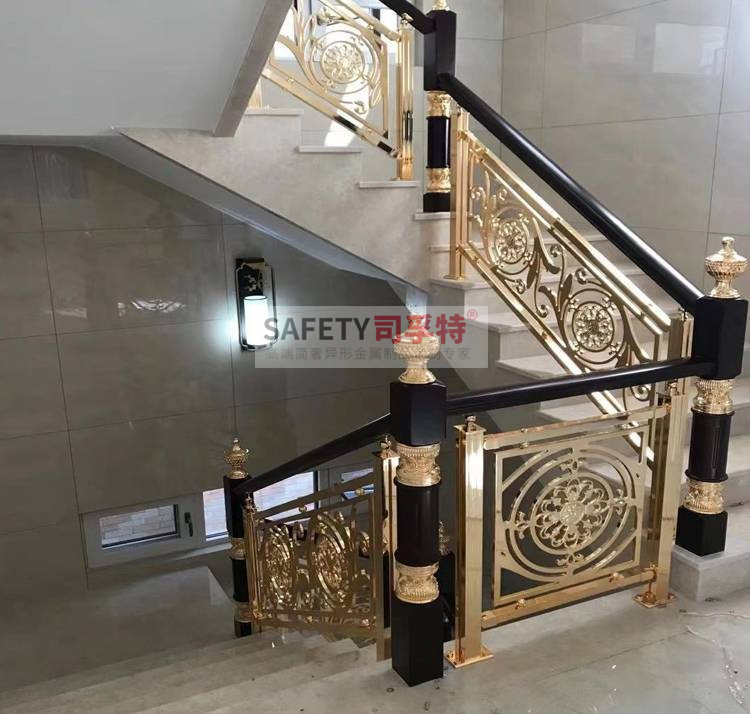 銅藝雕刻欄桿扶手,輕奢時尚,溫馨典雅(圖1) 銅藝雕刻欄桿扶手,輕奢時尚,溫馨典雅(圖1)