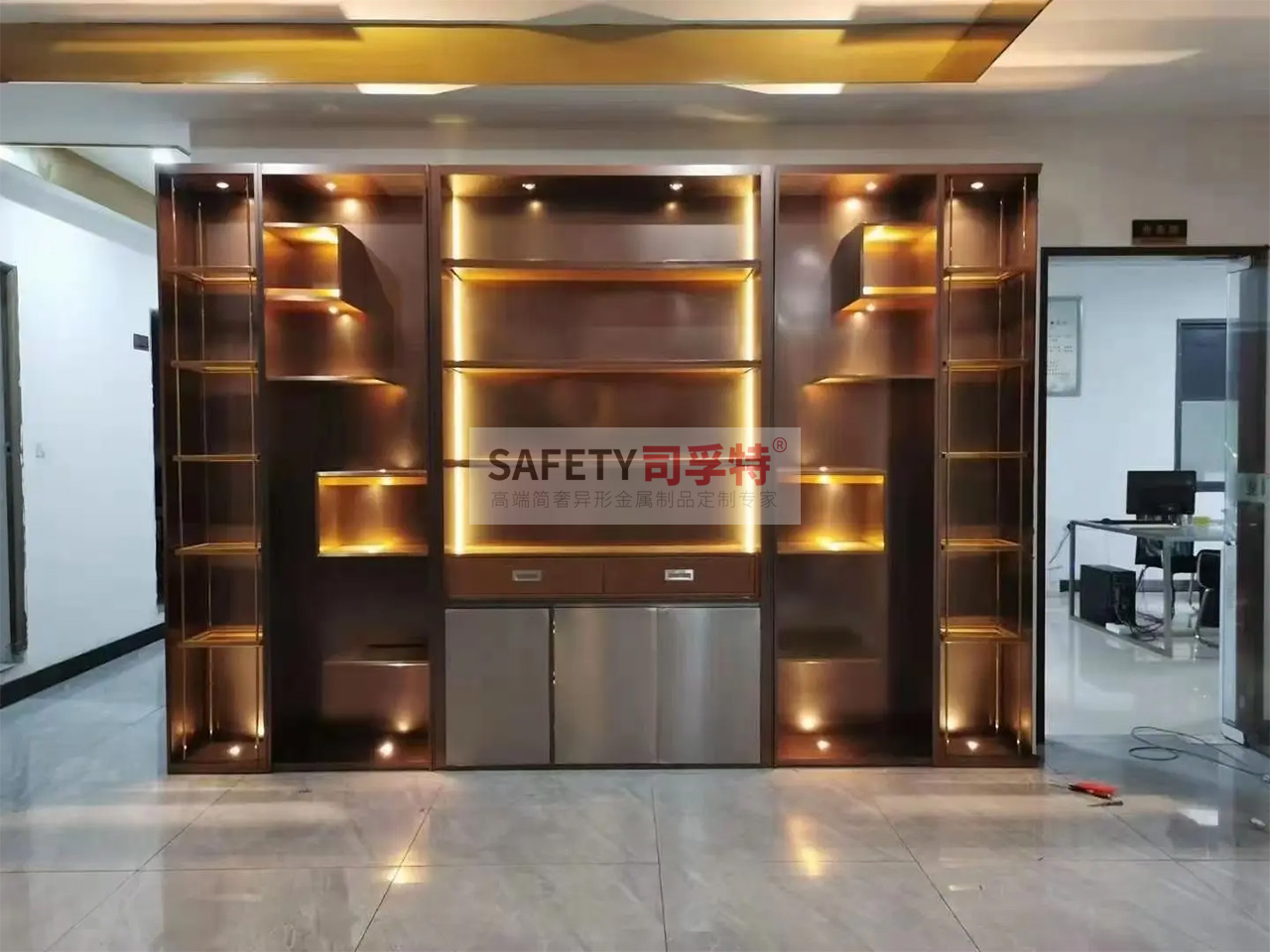 不銹鋼酒柜款式多樣，美觀時尚，經(jīng)久耐用(圖2)