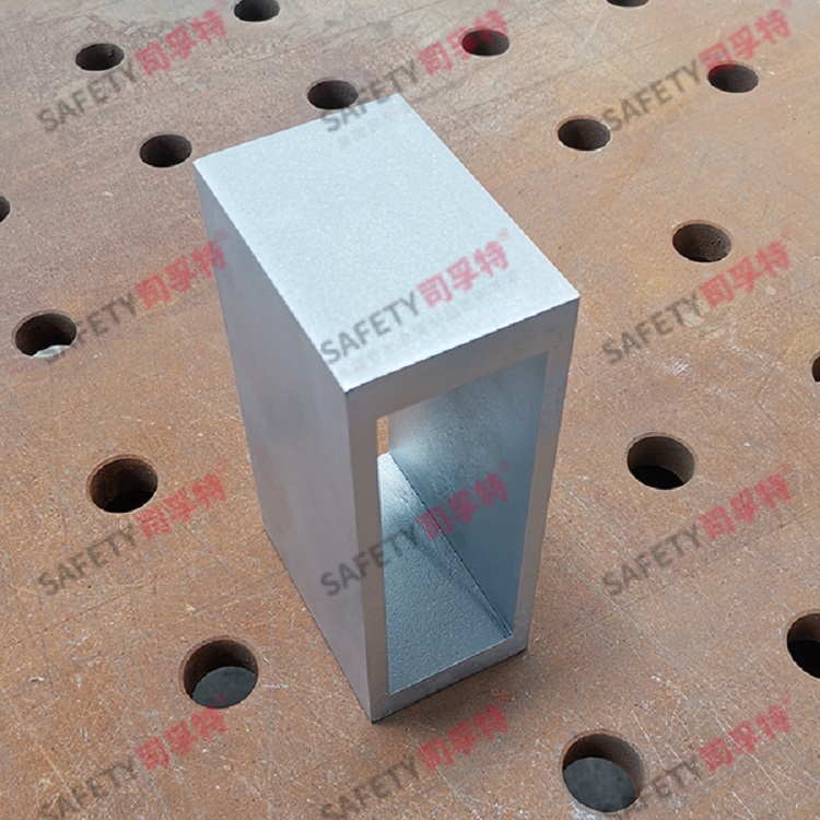 精益求精，幕墻中“精致鋼”的設(shè)計與應(yīng)用-司孚特金屬(圖2)